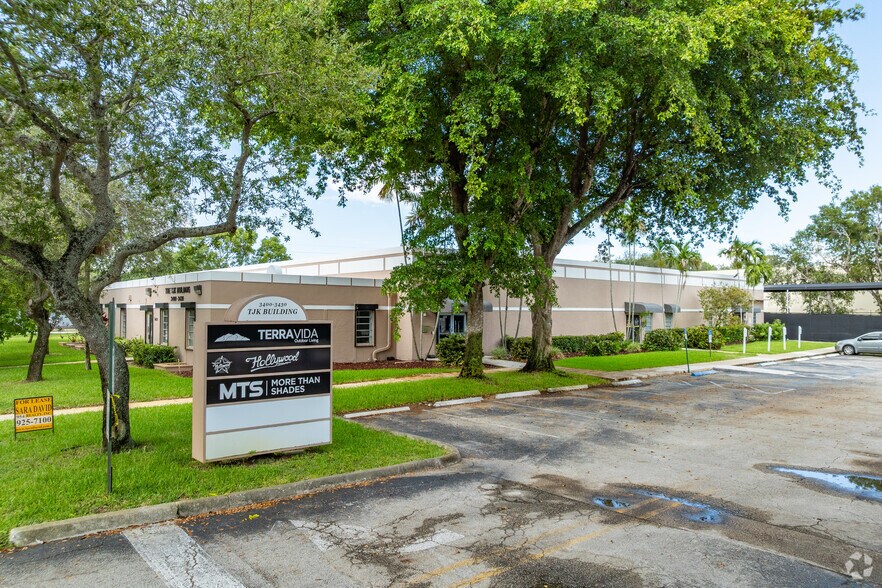 Primary Photo Of 3400-3430 N 29th Ave, Hollywood Showroom For Lease