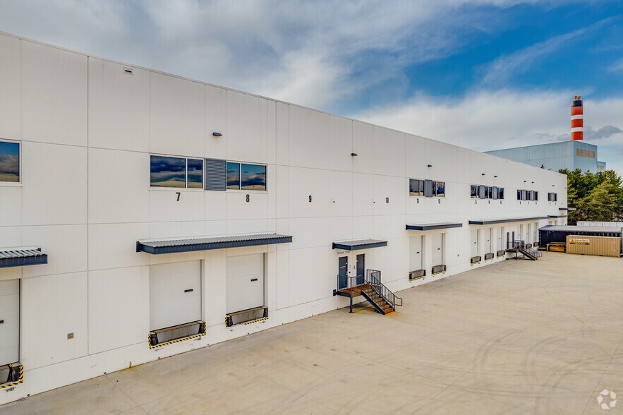 More Photos Of 8261 Fraser Reach Crt, Burnaby Distribution For Lease