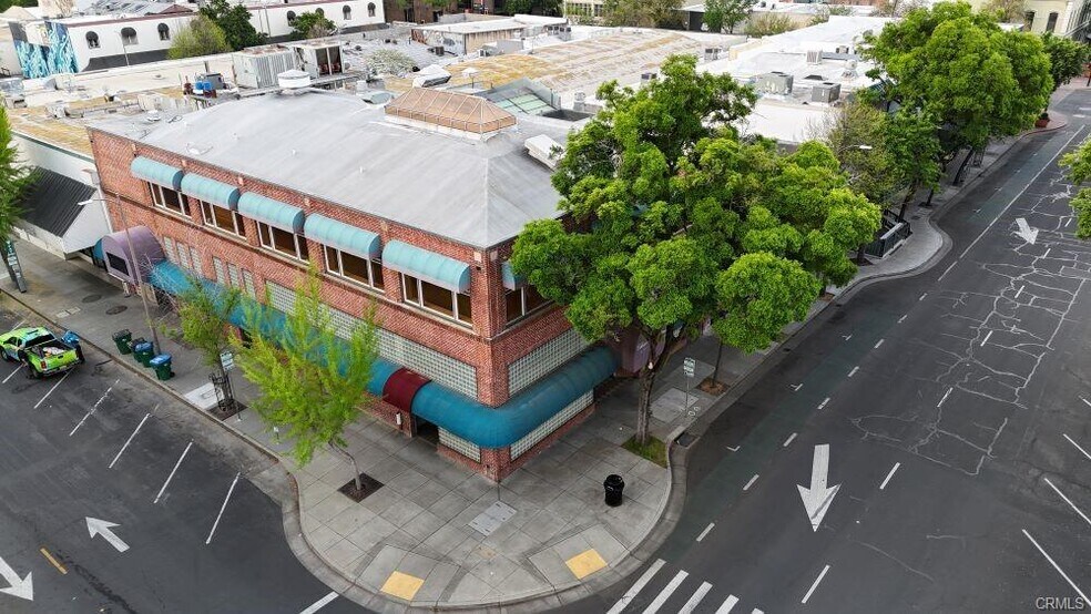 More Photos Of 200 Wall St, Chico Bar For Sale