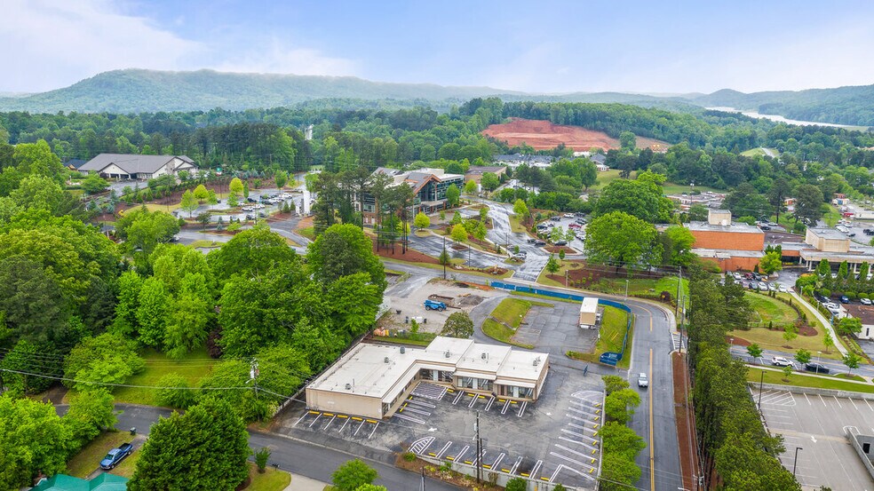 More Photos Of 1401 Applewood Dr, Dalton Medical For Lease