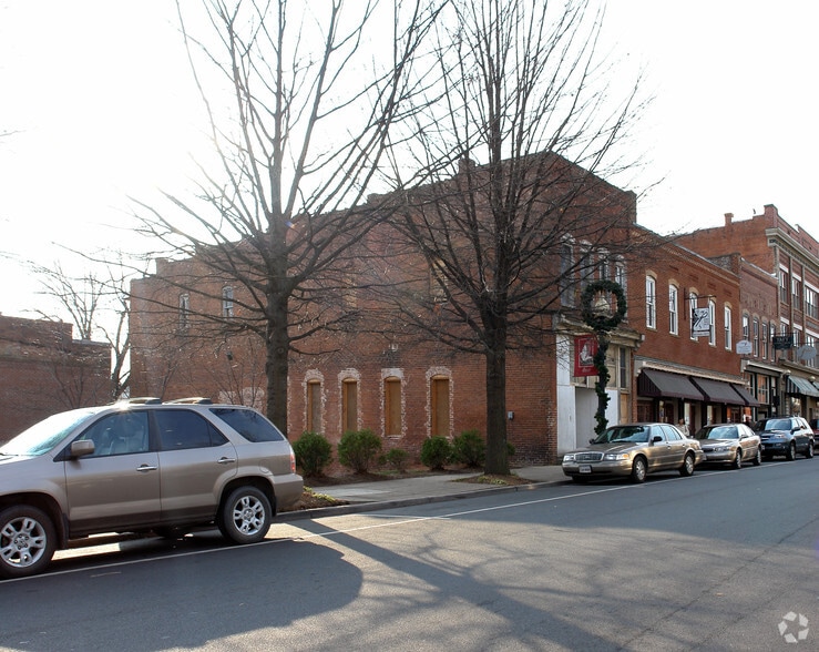 More Photos Of 246 E Davis St, Culpeper Storefront Retail Office For Lease