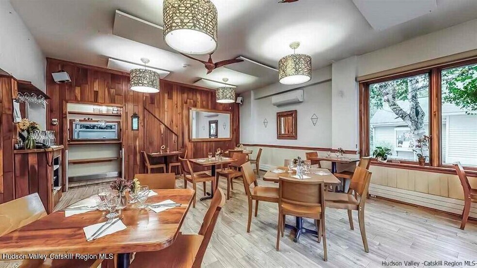 More Photos Of 51 Tinker St, Woodstock Restaurant For Sale
