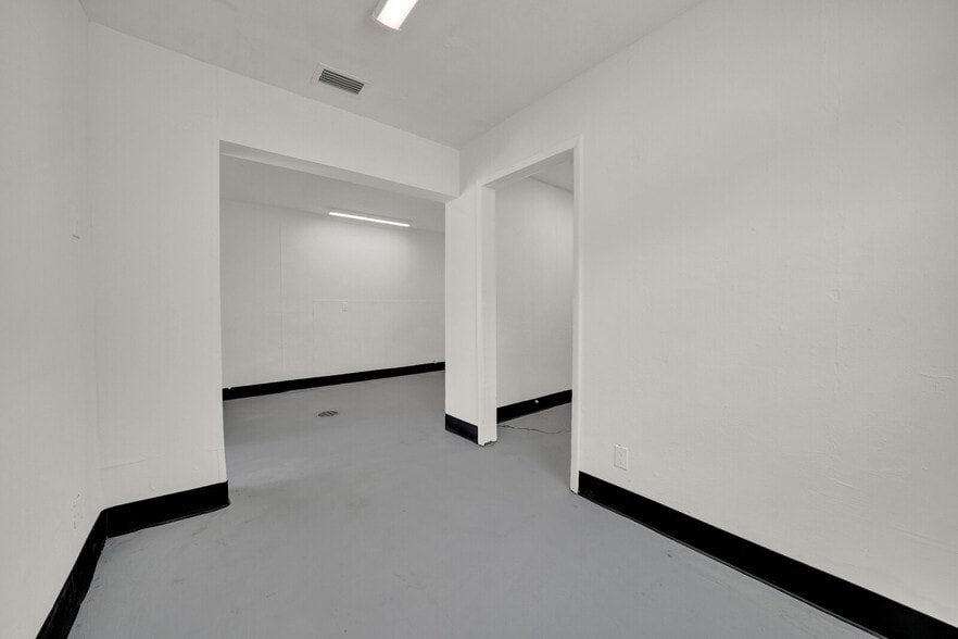 More Photos Of 311 E Commercial Blvd, Oakland Park Freestanding For Sale