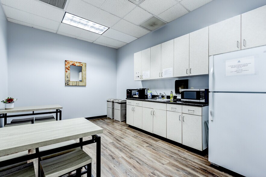 More Photos Of 17528-17588 E Rowland St, City of Industry Light Distribution For Lease