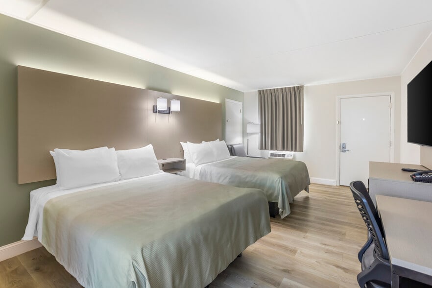 More Photos Of 170 Eastbrook Rd, Smoketown Hotel For Sale