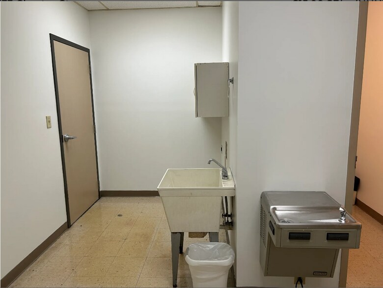 More Photos Of 133 Chester Ct, Bowling Green Warehouse For Lease