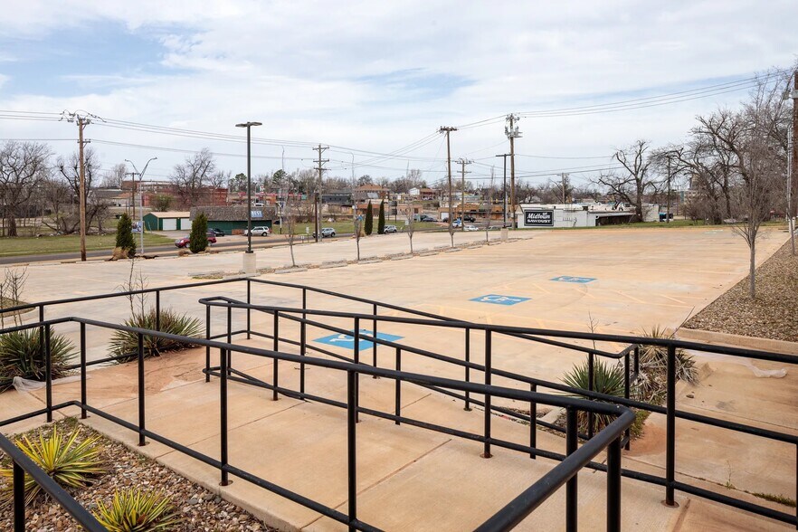 More Photos Of 912 N Classen Blvd, Oklahoma City Loft Creative Space For Sale