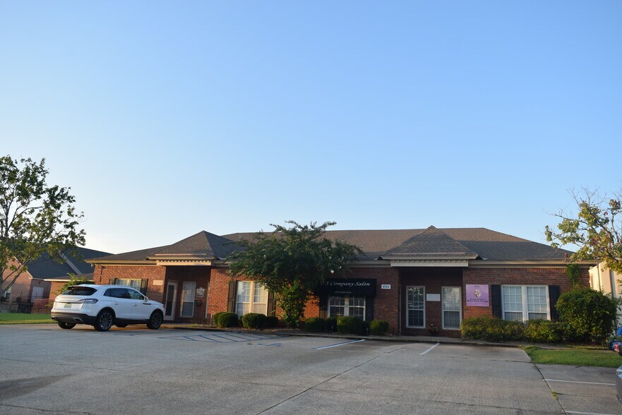 Primary Photo Of 6766-6772 Taylor Cir, Montgomery Office For Lease