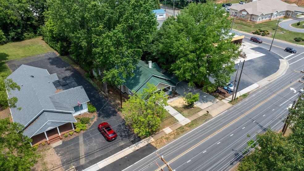More Photos Of 3084 W Main St, Claremont Office For Sale