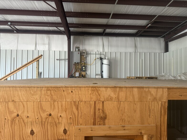 More Photos Of 258 County 281 rd, Alvin Warehouse For Lease