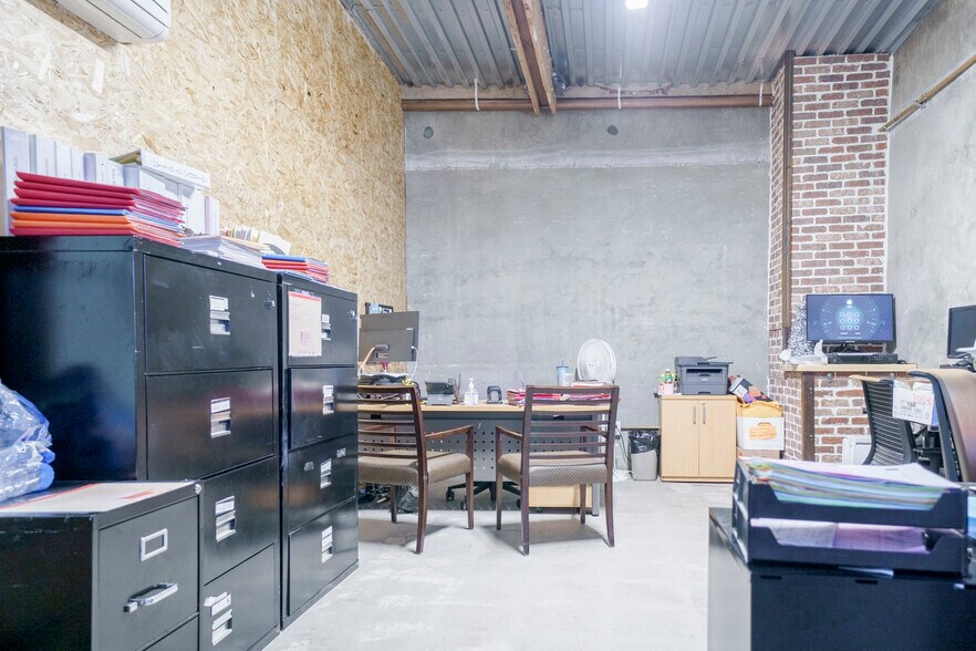 More Photos Of 1517 S Western Ave, Los Angeles Freestanding For Sale