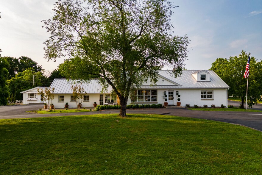 More Photos Of 3750 Teays Valley Rd, Hurricane Medical For Sale