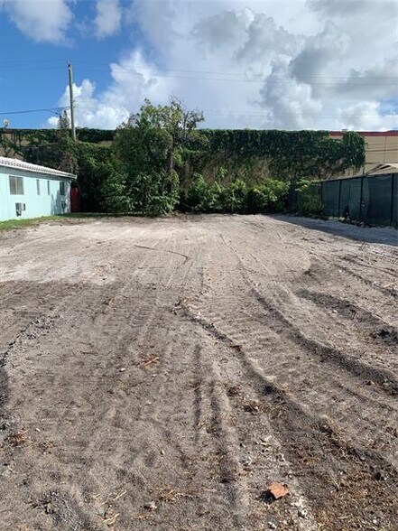 More Photos Of , Hollywood Unknown For Sale