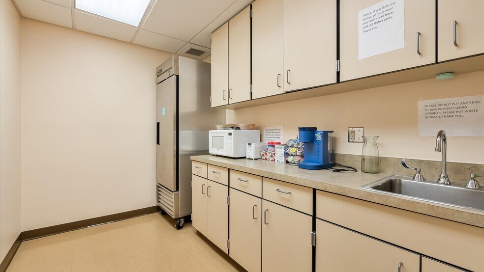 More Photos Of 200 N Whitewoman St, Coshocton Office For Sale