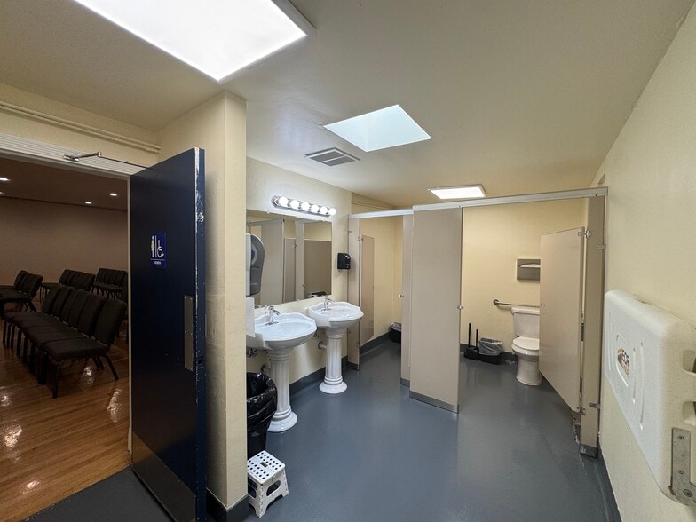 More Photos Of 2618 San Pablo Ave, Berkeley Freestanding For Lease