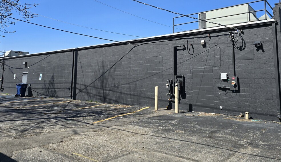 More Photos Of 228 Washington Ave, Bay City Freestanding For Sale