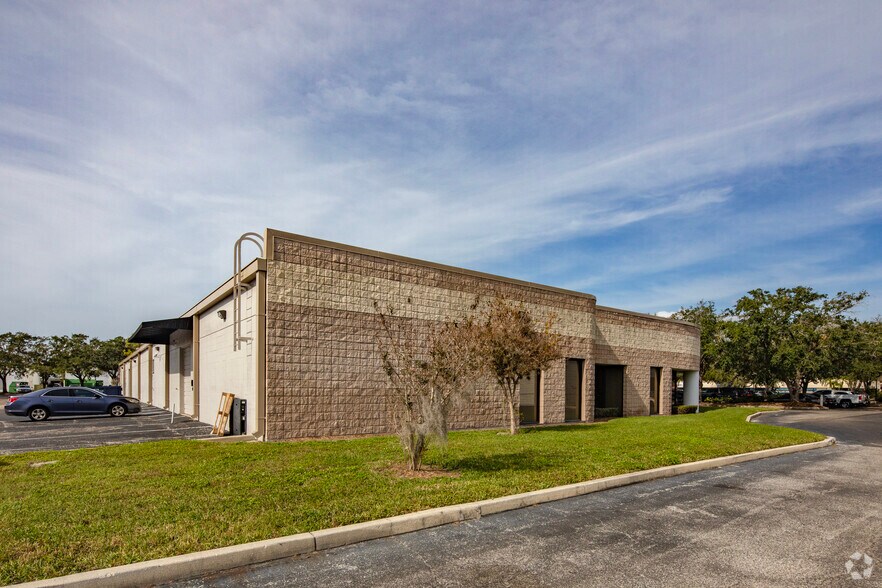 More Photos Of 5910 Benjamin Center Dr, Tampa Flex For Lease