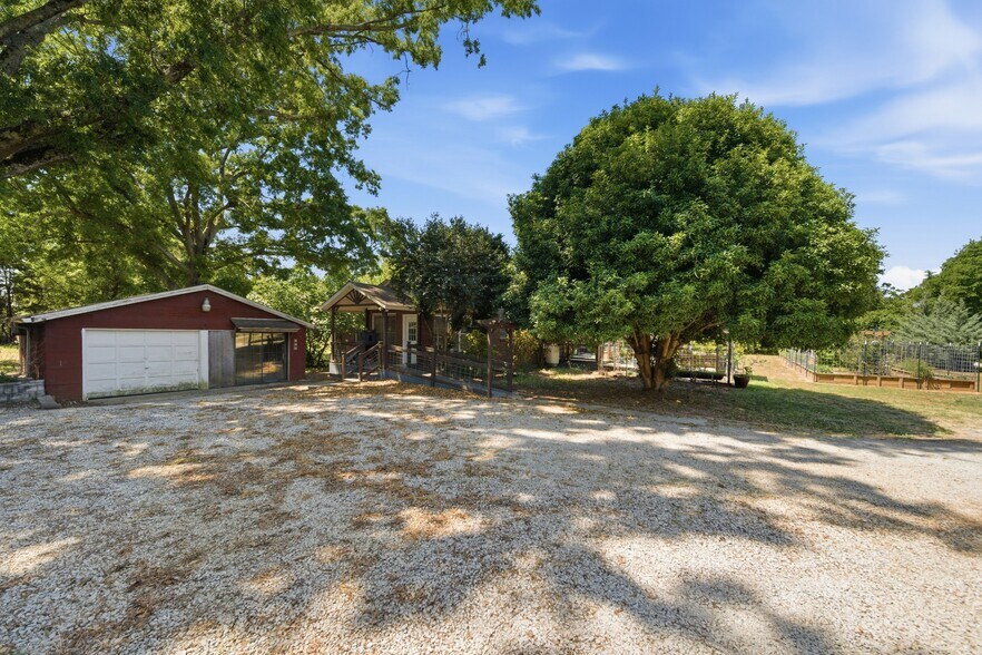 More Photos Of 1650 Dusty Rd, Newberry Winery Vineyard For Sale