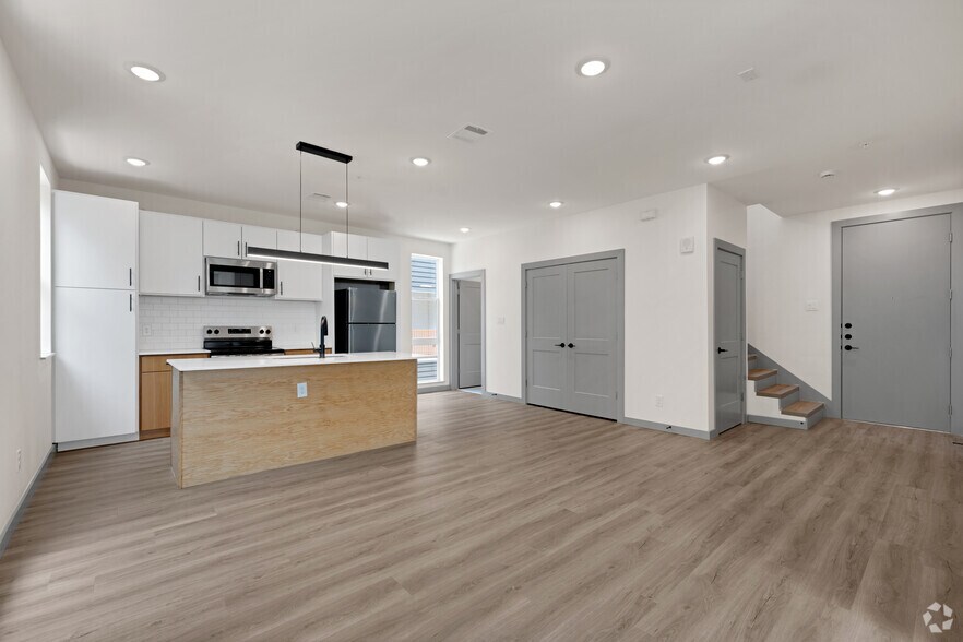 More Photos Of 3981-4001 Roseland Ave, Dallas Apartments For Sale