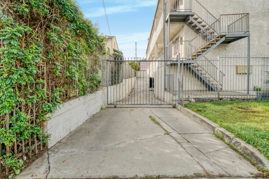 More Photos Of 3120 W 71st St, Los Angeles Apartments For Sale
