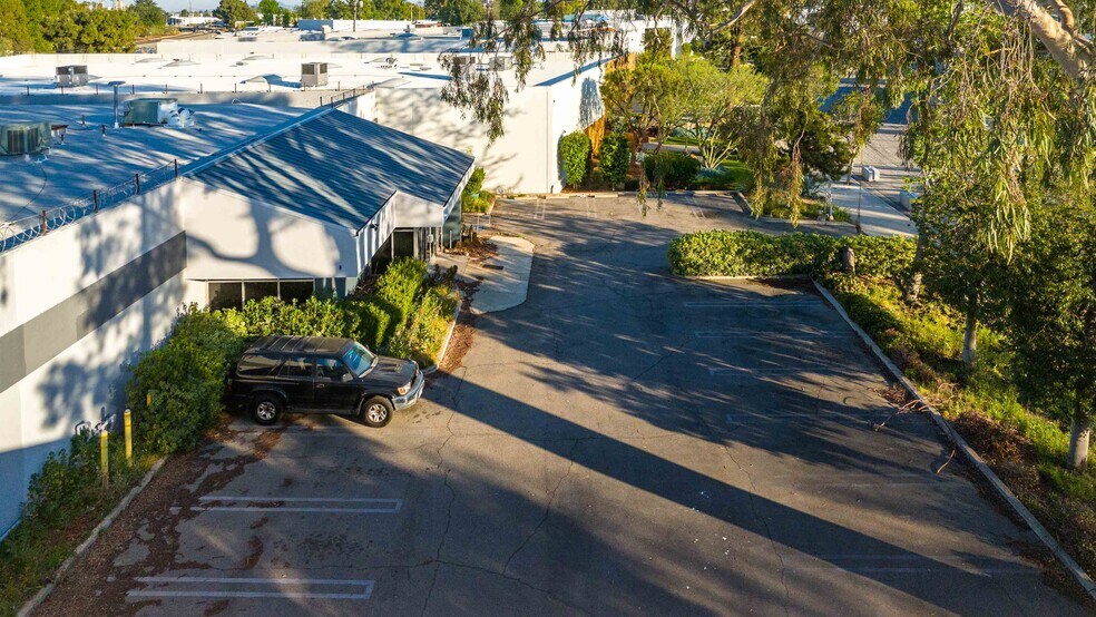 More Photos Of 9362 Eton Ave, Chatsworth Warehouse For Lease