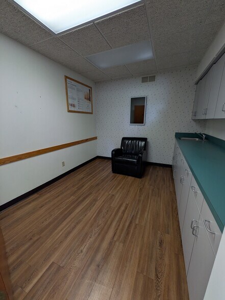 More Photos Of 1011 E Saint Maartens Dr, Saint Joseph Medical For Lease
