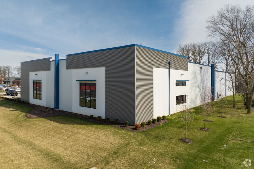 More Photos Of 440 W Dussel Dr, Maumee Light Distribution For Lease