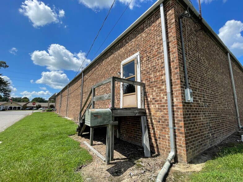 More Photos Of 161-173 S Winstead Ave, Rocky Mount Office For Lease