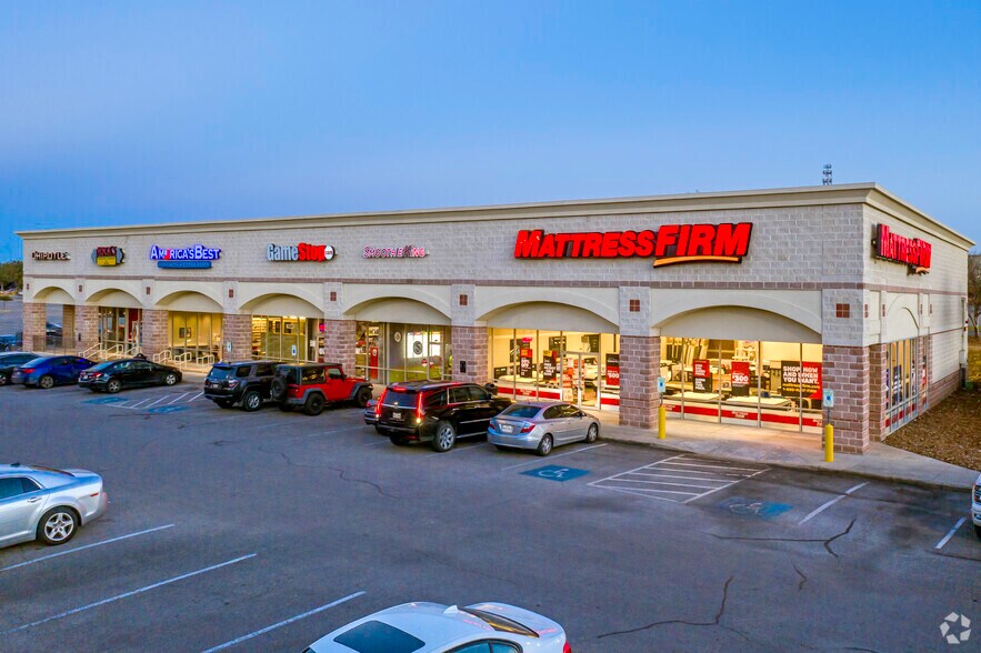More Photos Of 11311 Bandera Rd, San Antonio Unknown For Lease