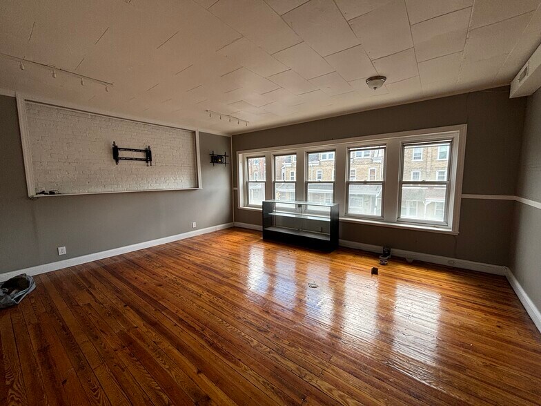 More Photos Of 921 W Washington St, Allentown Warehouse For Lease
