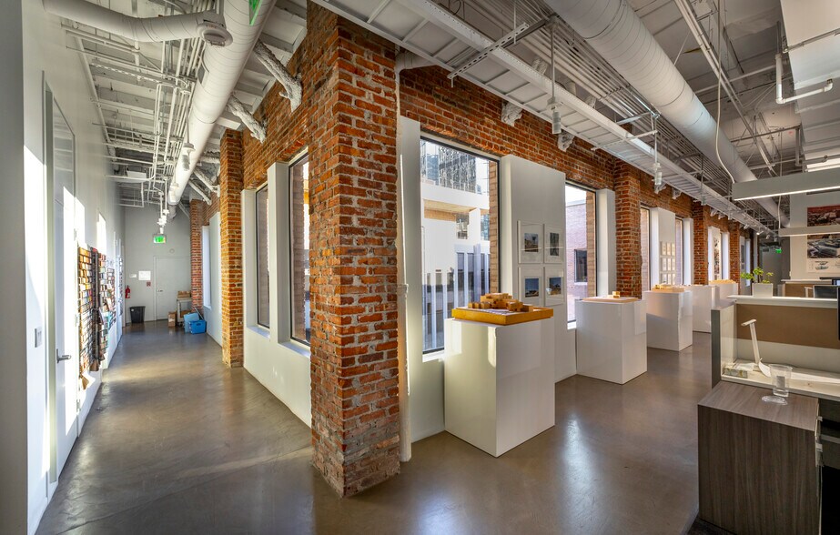 More Photos Of 617 W 7th St, Los Angeles Office For Lease