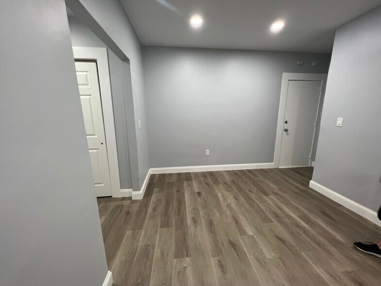 More Photos Of 174 Willow St, Waterbury Apartments For Sale