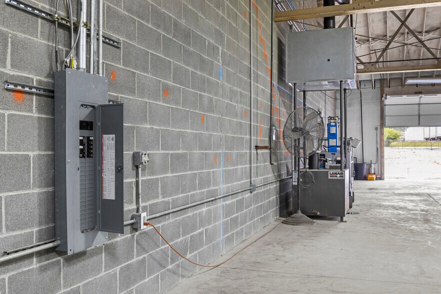 More Photos Of 101 Hi Lane Dr, Richmond Warehouse For Lease