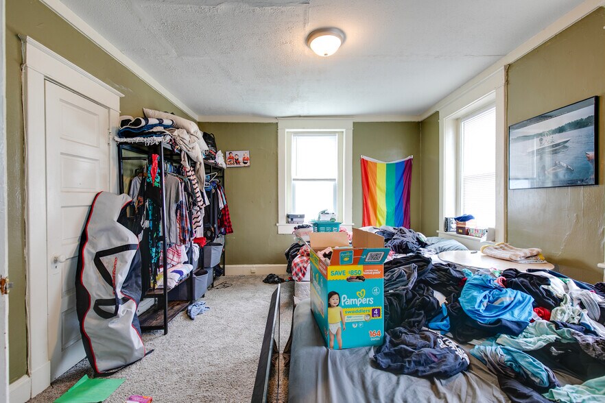 More Photos Of 705 Richmond Hwy, Richmond Showroom For Sale