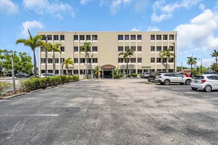 More Photos Of 3949 Evans Ave, Fort Myers Medical For Lease