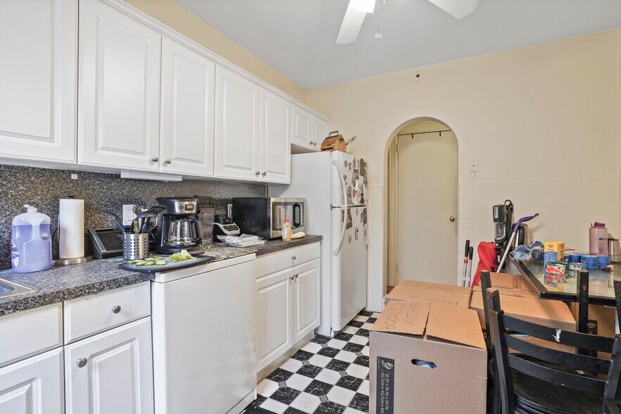 More Photos Of 6046 Putnam Ave, Ridgewood Apartments For Sale