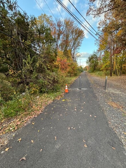 More Photos Of 1660 Big Oak road, Langhorne Office For Lease