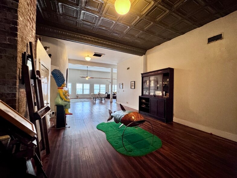 More Photos Of 2 W Side Sq, Macomb Restaurant For Sale