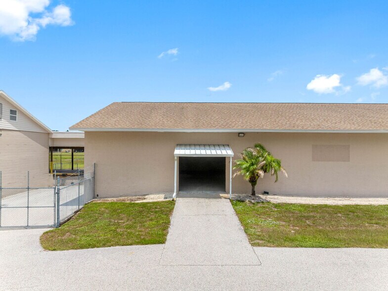 More Photos Of 9610 Harney Rd, Thonotosassa Warehouse For Sale