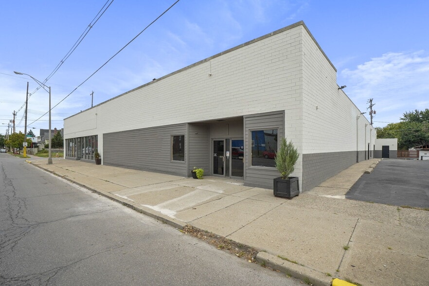 More Photos Of 1752-1776 S High St, Columbus Freestanding For Sale