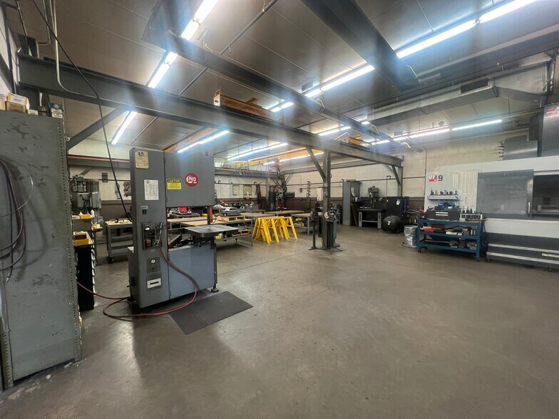 More Photos Of 2161 NE 107th Ln, Blaine Manufacturing For Lease