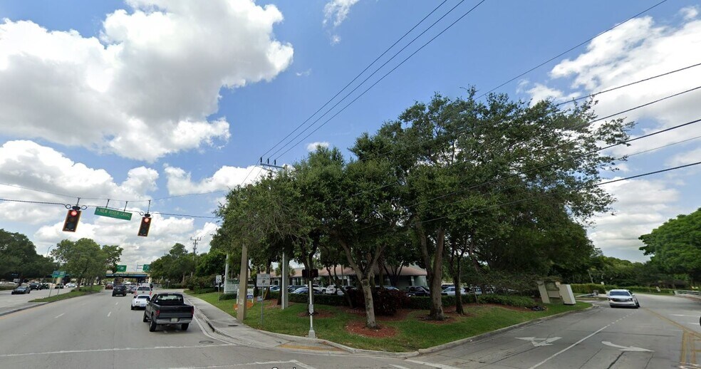 More Photos Of 1251-1269 S Pine Island Rd, Plantation Storefront For Lease