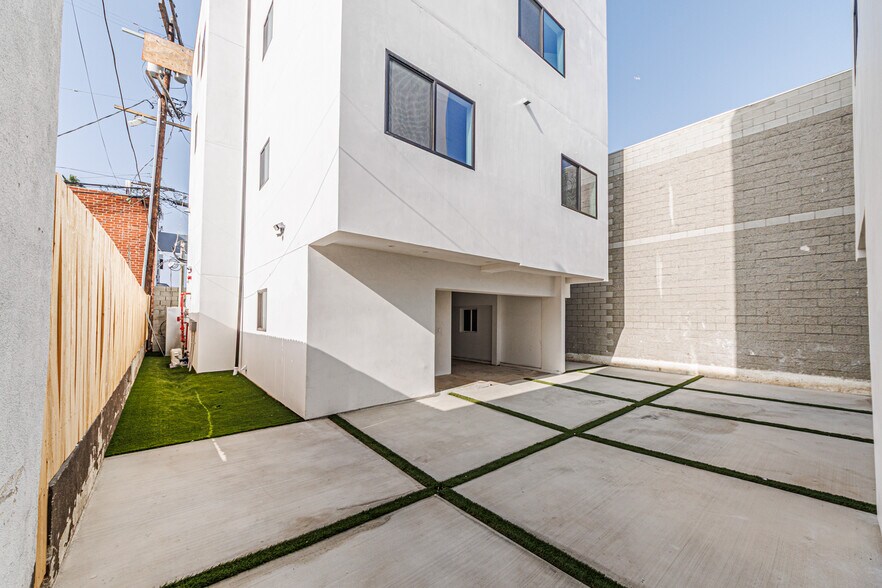 More Photos Of 13461 Beach Ave, Marina Del Rey Multifamily For Sale