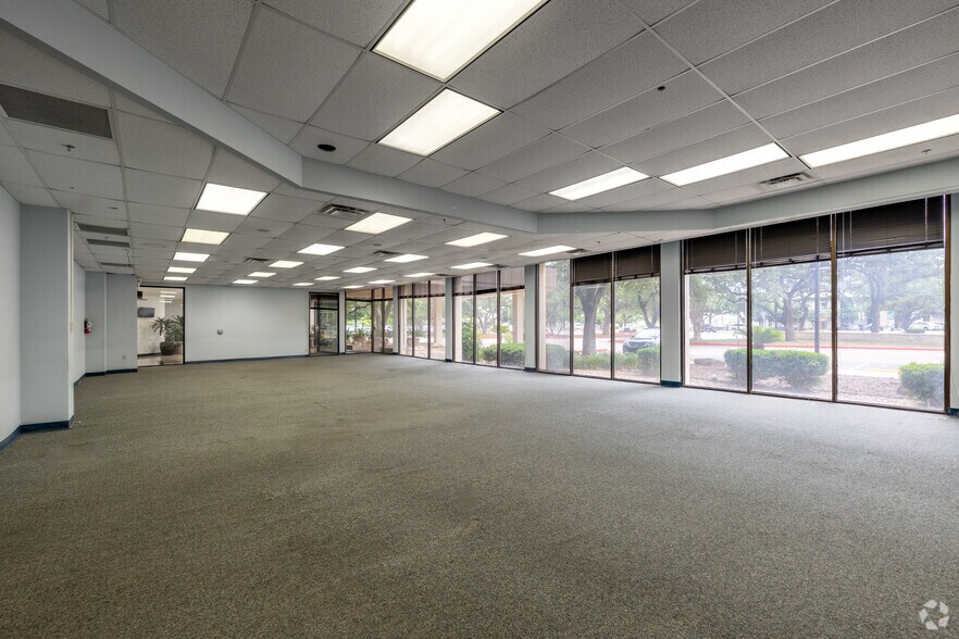 More Photos Of 8700 Tesoro Dr, San Antonio Unknown For Lease