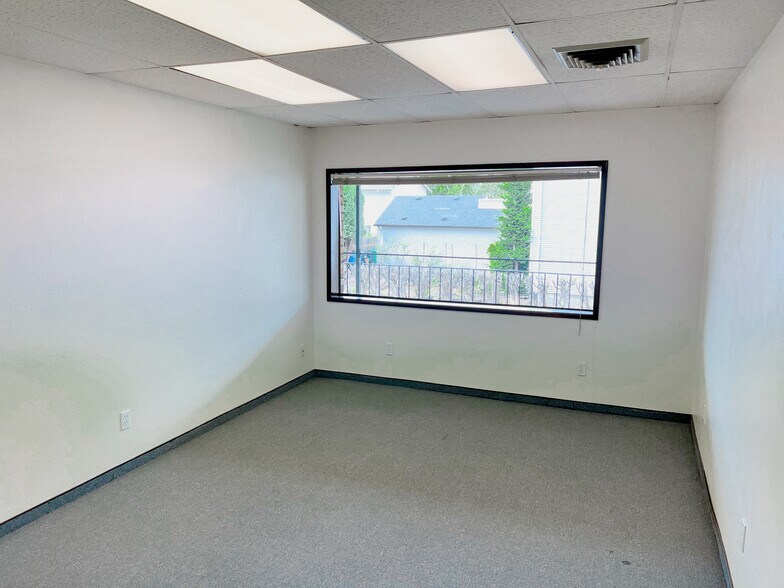 More Photos Of 18210 E Burnside St, Portland Office For Sale