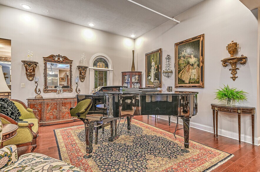More Photos Of 220 Broad St, Kingsport Flex For Sale