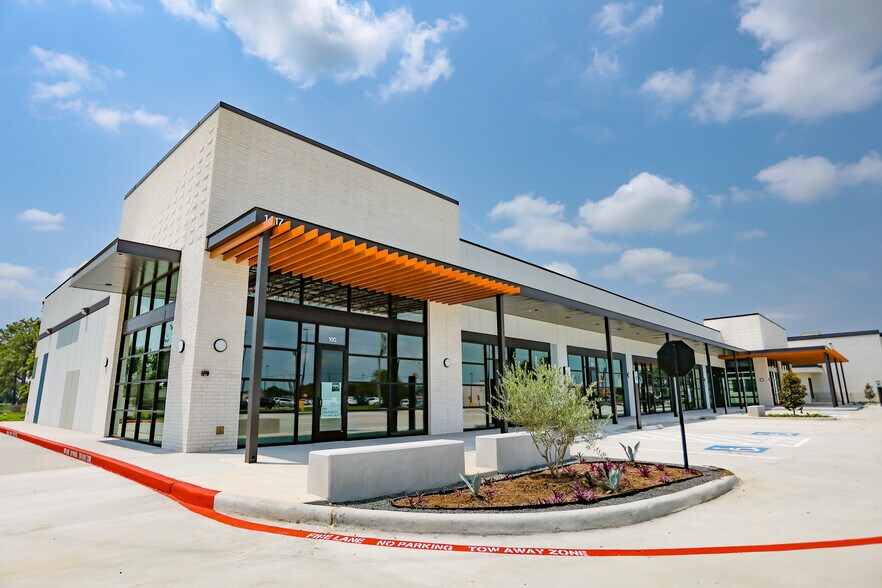 More Photos Of 1417 Graham Dr, Tomball General Retail For Sale