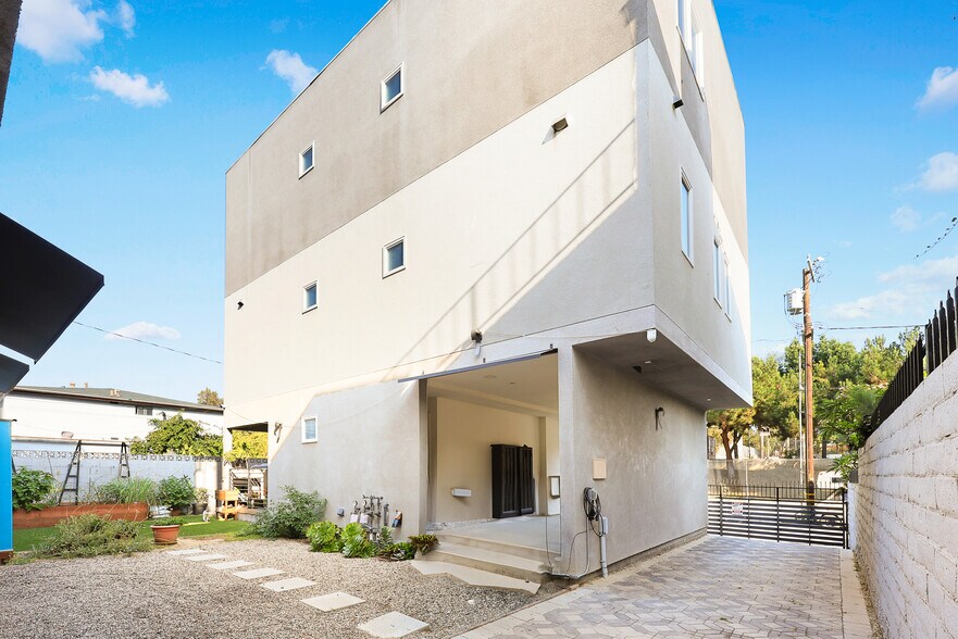More Photos Of 146 Rosemont Ave, Los Angeles Apartments For Sale
