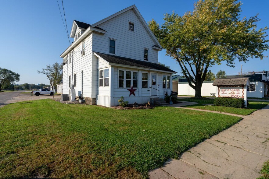 More Photos Of 507 W Wisconsin St, Sparta Flex For Sale
