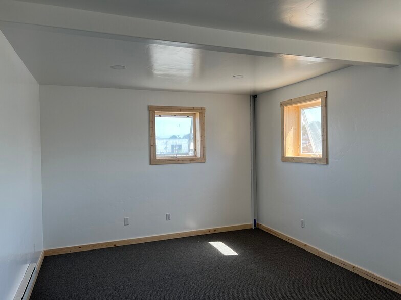 More Photos Of 3990 Broadway St, Eureka Showroom For Sale